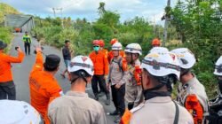 Hari Ke-6 Pascagempa, Polri Terus Bergerak: Brimob dan Bantuan Logistik Konsisten Dikirim ke NTT