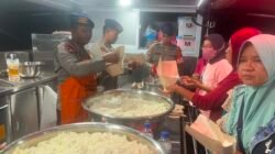 Brimob Polda Jatim Kerahkan Randurlap dan Water Treatment Pasok Makanan dan Air Bersih Pengungsi NTT