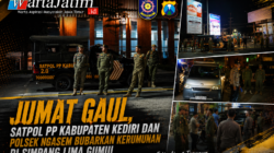 Jumat Gaul, Satpol PP Kabupaten Kediri dan Polsek Ngasem Bubarkan Kerumunan di Simpang Lima Gumul