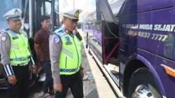 Cegah Kecelakaan, Polres Pelabuhan Tanjung Perak Gelar Ramp Check Bus Peziarah di Sunan Ampel