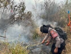 Polres Batu Terjunkan Personel Tangani Karhutla di Gunung Buthak dan Sterilisasi Jalur Pendakian Panderman
