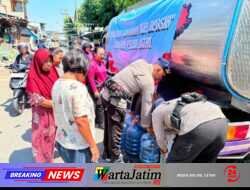 Brimob Polda Jatim Salurkan 37.000 Liter Air Bersih untuk Warga Terdampak Kemarau