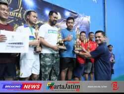 Final Badminton Cup-1 2026 Berlangsung Sengit, Kapolres Kediri Kota Serahkan Trofi kepada Para Juara