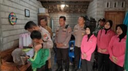 Kapolres Kediri Sambangi Marfel, Bocah 11 Tahun yang Rawat Ibunya