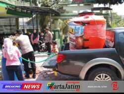 Patroli Gentong Polres Trenggalek Salurkan Air Bersih untuk Sekolah dan Tempat Ibadah
