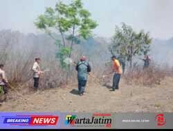 Sinergi Polres Bondowoso dan Tim Gabungan Padamkan Karhutla di Kawasan Wisata Black Lava Ijen