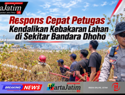 Respons Cepat Petugas Kendalikan Kebakaran Lahan di Sekitar Bandara Dhoho