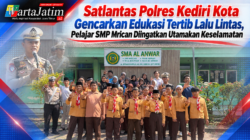 Satlantas Polres Kediri Kota Gencarkan Edukasi Tertib Lalu Lintas, Pelajar SMP Mrican Diingatkan Utamakan Keselamatan