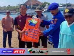 Keselamatan Nelayan Jadi Prioritas, Satpolairud Polresta Banyuwangi Bagikan Life Jacket