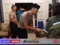 Polisi Bersama Masyarakat : Polres Pasuruan Sambangi Rumah Duka Korban Karhutla TNBTS